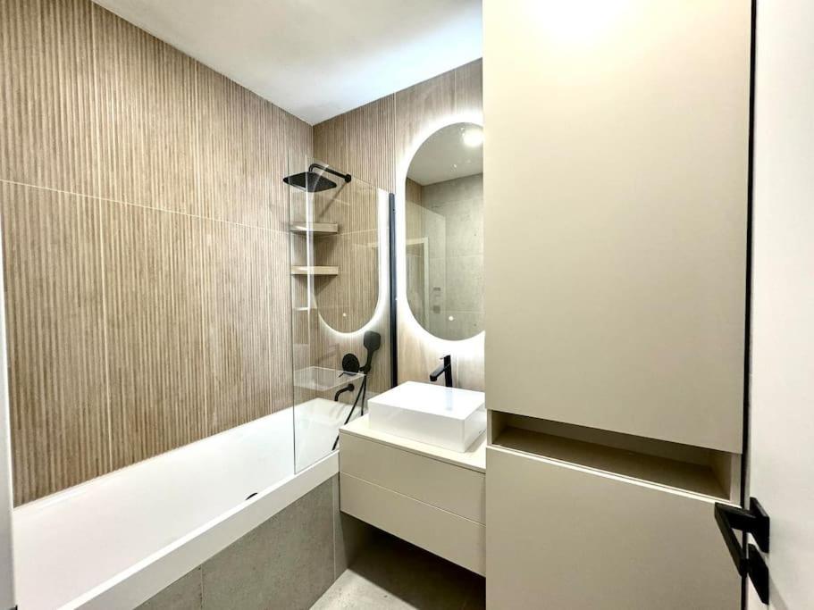 5 Min Dancing House Apartment Prague, Luxury And Modern Exteriör bild